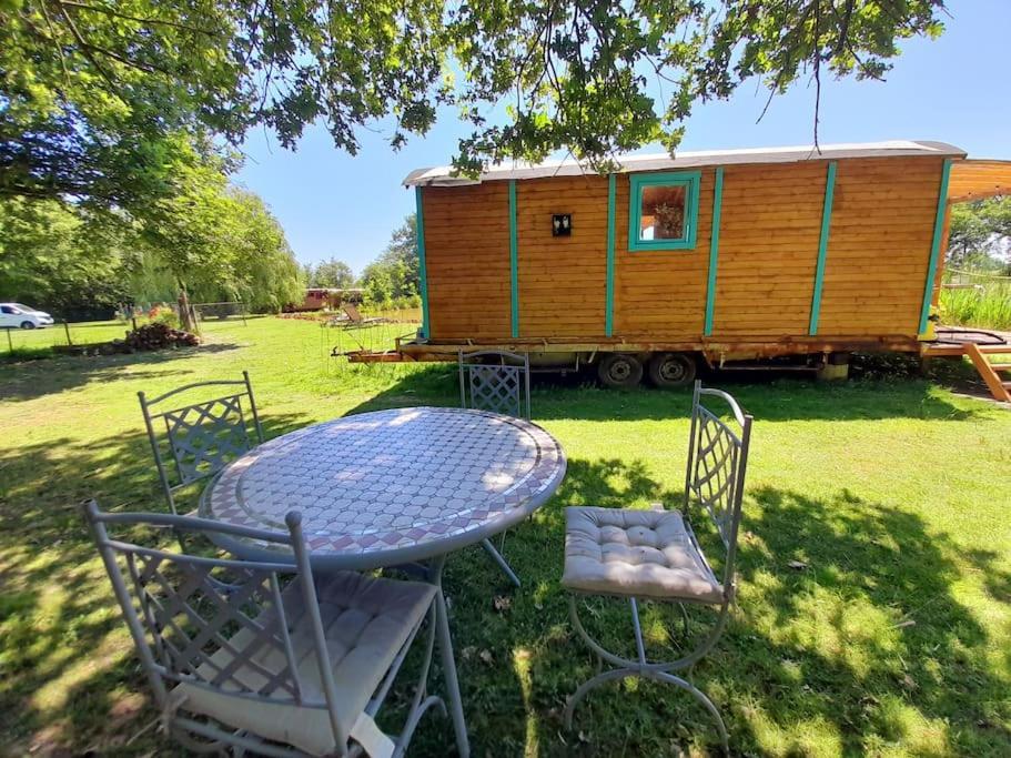 La Roulotte Du Pecheur Villa Saint-Privé Exteriör bild