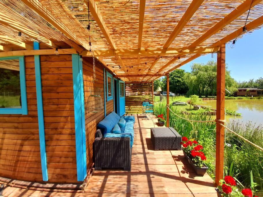 La Roulotte Du Pecheur Villa Saint-Privé Exteriör bild